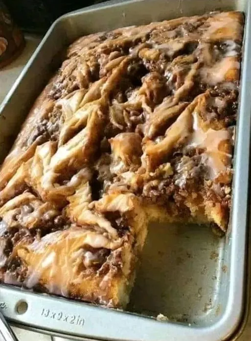 cinnamon roll cake