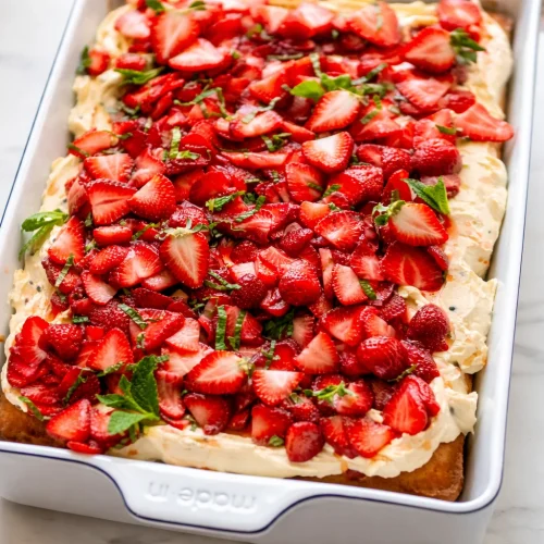 Delicious easy strawberry dessert recipes featuring fresh strawberries and summer flavors.
